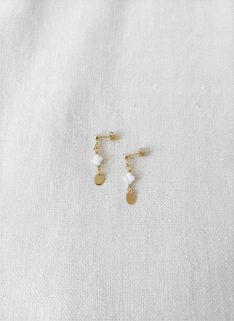 Simple Clover Dangles Gold