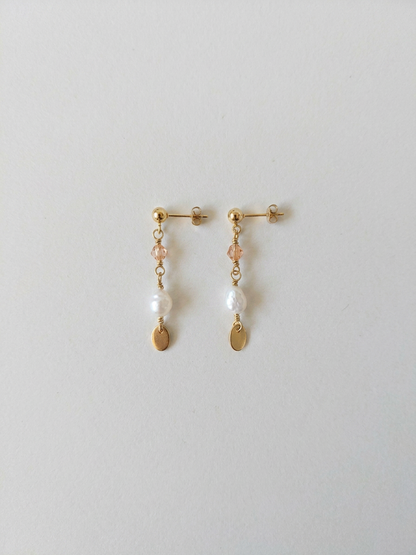 Minimal Pearl Dangles Gold