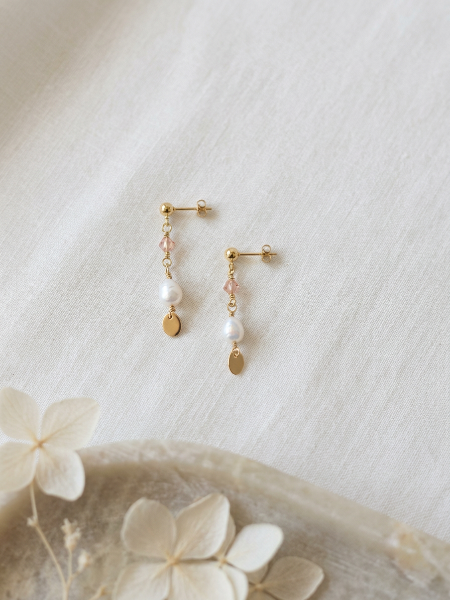 Minimal Pearl Dangles Gold