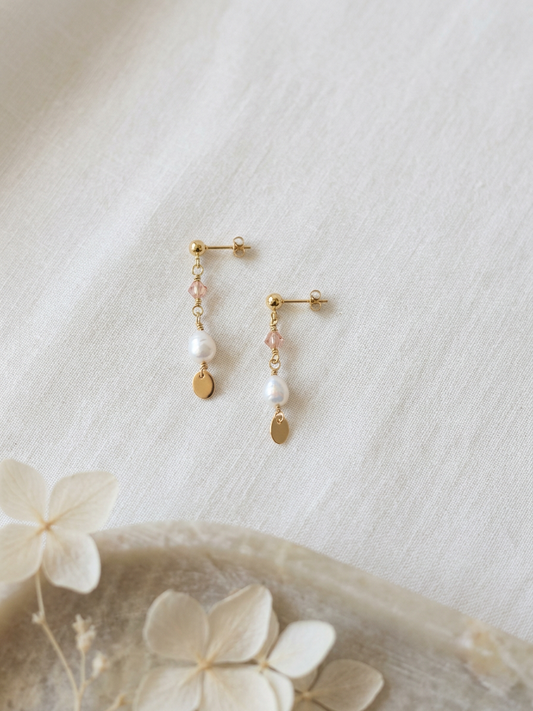 Minimal Pearl Dangles Gold