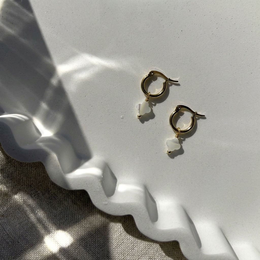 Clover Shell Hoops Gold