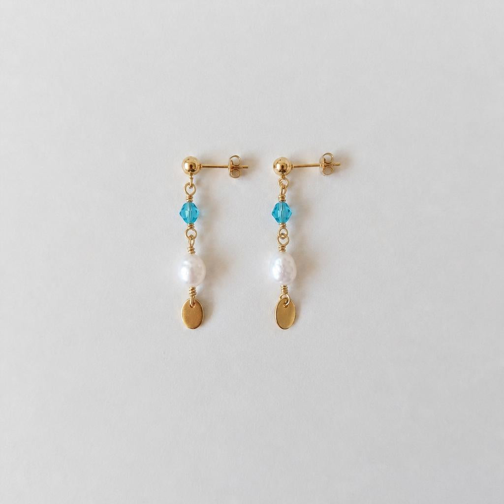 Minimal Pearl Dangles Gold
