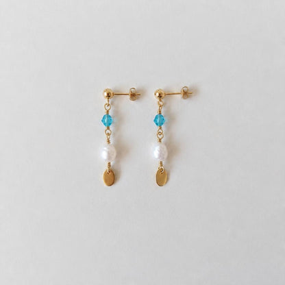 Minimal Pearl Dangles Gold