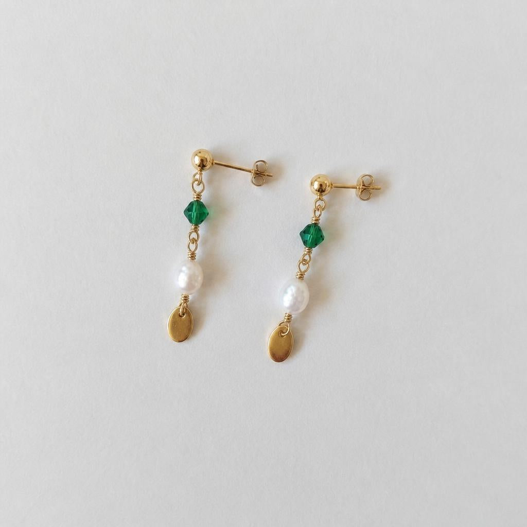 Minimal Pearl Dangles Gold