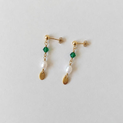 Minimal Pearl Dangles Gold