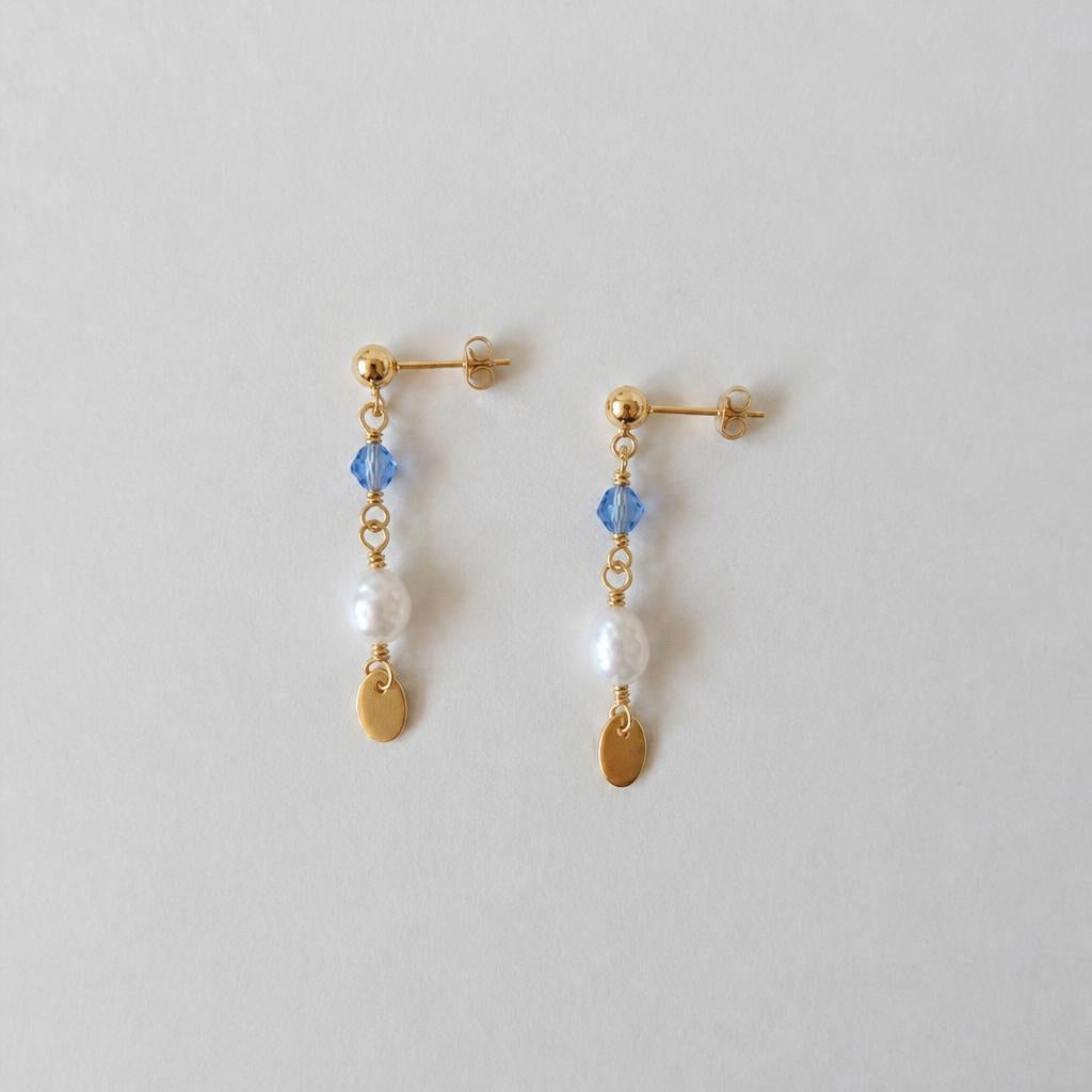 Minimal Pearl Dangles Gold