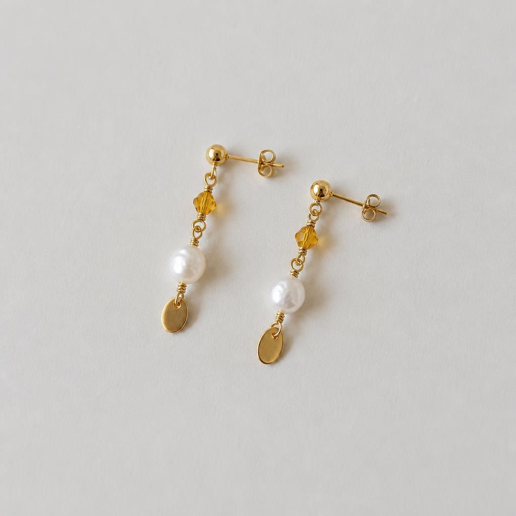 Minimal Pearl Dangles Gold