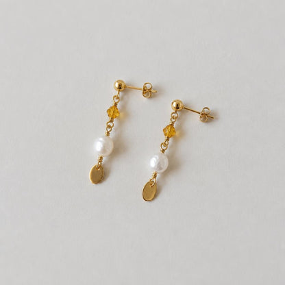 Minimal Pearl Dangles Gold
