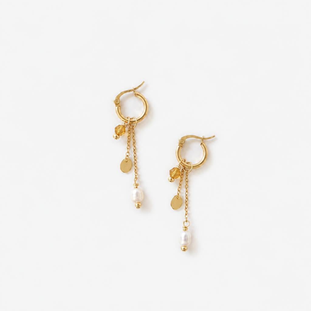 Lynn Dangles Gold