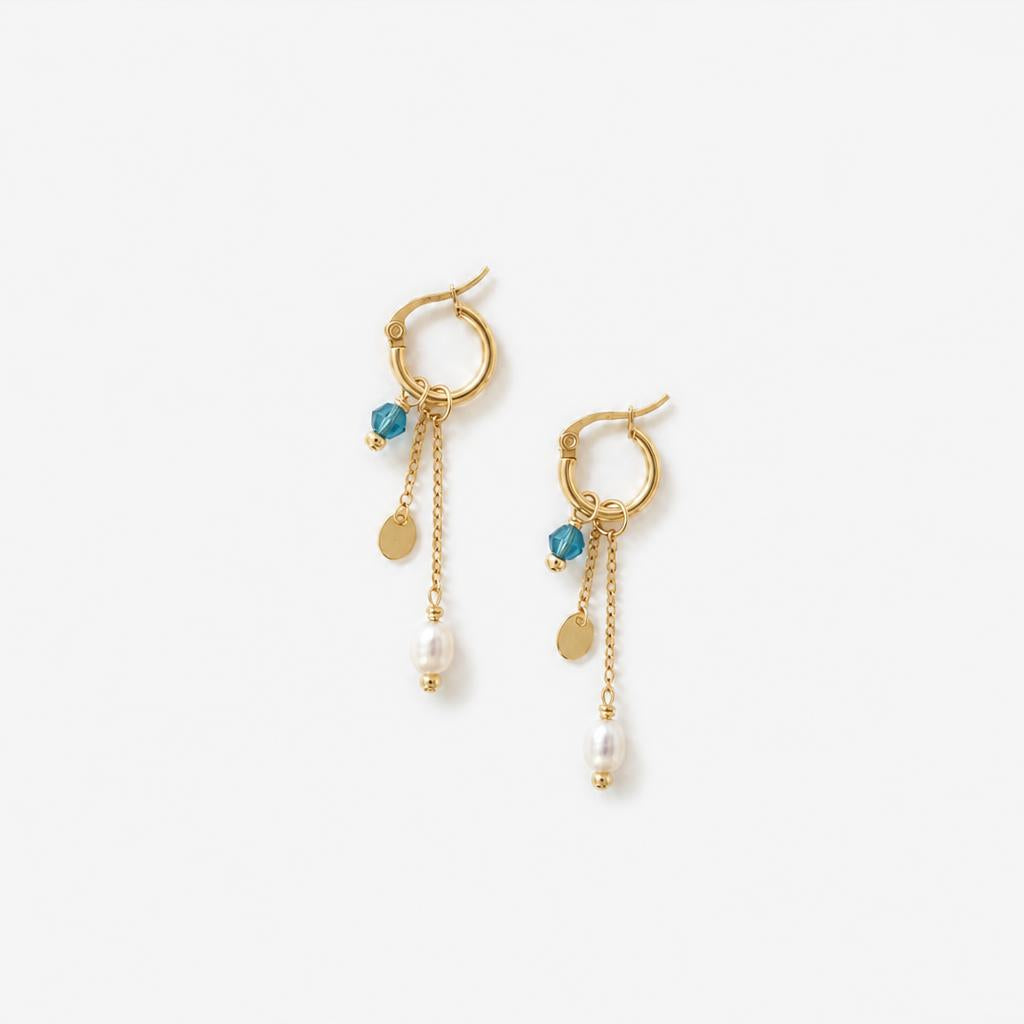 Lynn Dangles Gold