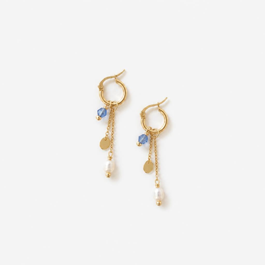Lynn Dangles Gold