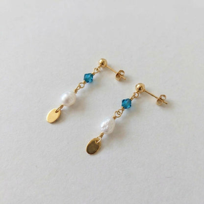 Minimal Pearl Dangles Gold